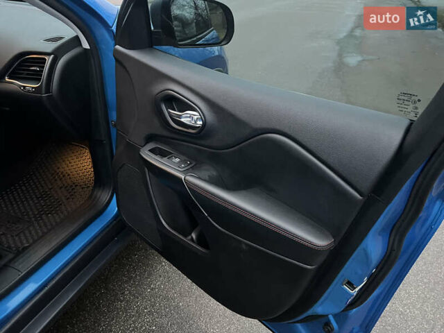 Синий Джип Чероки, объемом двигателя 3.2 л и пробегом 133 тыс. км за 20000 $, фото 27 на Automoto.ua