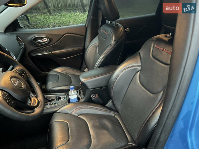 Синий Джип Чероки, объемом двигателя 3.2 л и пробегом 133 тыс. км за 20000 $, фото 22 на Automoto.ua