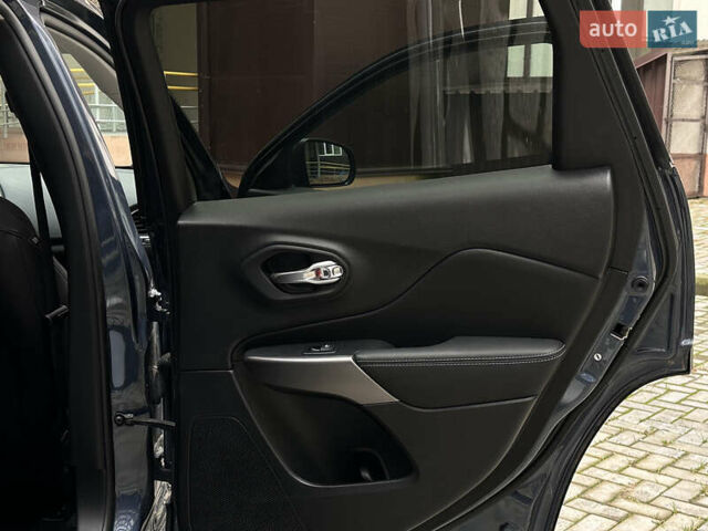 Синий Джип Чероки, объемом двигателя 2.36 л и пробегом 56 тыс. км за 18499 $, фото 19 на Automoto.ua