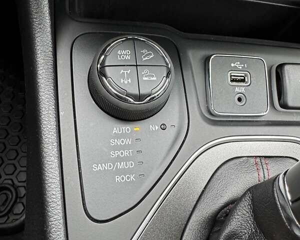 Синій Джип Cherokee, об'ємом двигуна 3.24 л та пробігом 24 тис. км за 31500 $, фото 42 на Automoto.ua