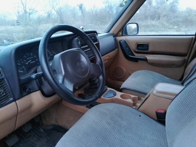 Зелений Джип Cherokee, об'ємом двигуна 0 л та пробігом 290 тис. км за 4000 $, фото 3 на Automoto.ua