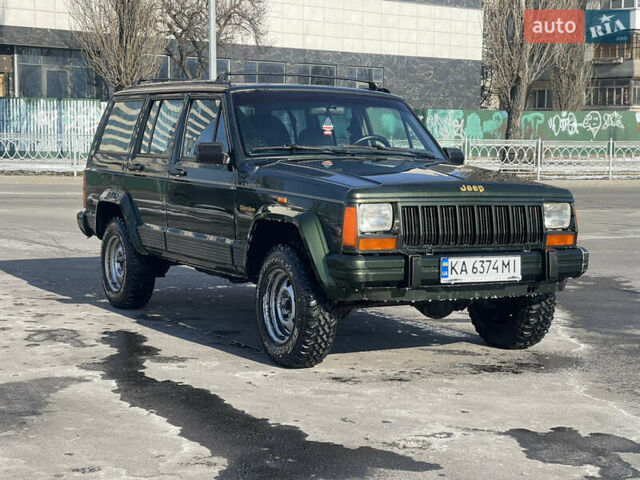 Зеленый Джип Чероки, объемом двигателя 2.5 л и пробегом 250 тыс. км за 7999 $, фото 1 на Automoto.ua