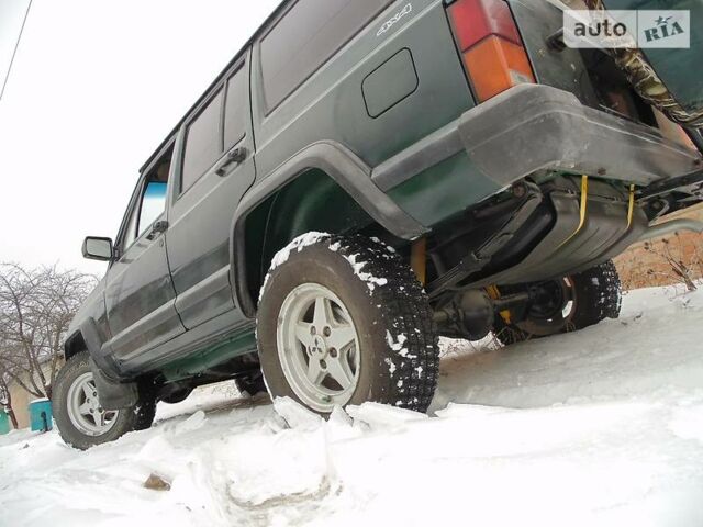 Зелений Джип Cherokee, об'ємом двигуна 4 л та пробігом 215 тис. км за 6500 $, фото 4 на Automoto.ua