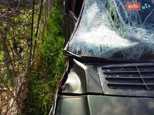 Зеленый Джип Чероки, объемом двигателя 2.5 л и пробегом 470 тыс. км за 2500 $, фото 3 на Automoto.ua