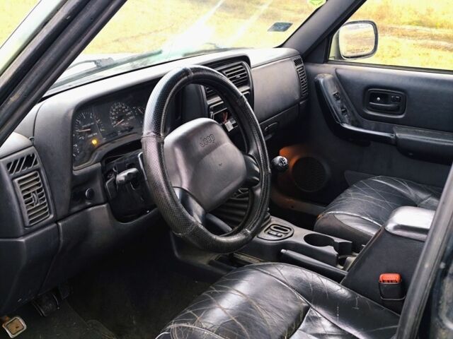 Зелений Джип Cherokee, об'ємом двигуна 2.5 л та пробігом 270 тис. км за 4000 $, фото 8 на Automoto.ua