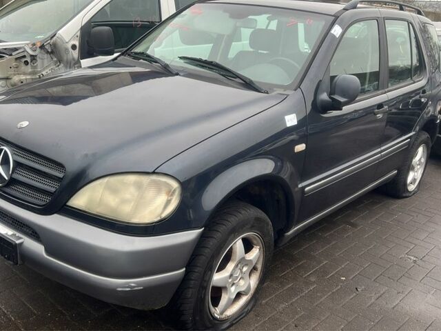 Зелений Джип Cherokee, об'ємом двигуна 3 л та пробігом 180 тис. км за 3559 $, фото 9 на Automoto.ua