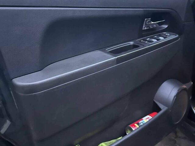 Зелений Джип Cherokee, об'ємом двигуна 2.7 л та пробігом 312 тис. км за 5801 $, фото 10 на Automoto.ua