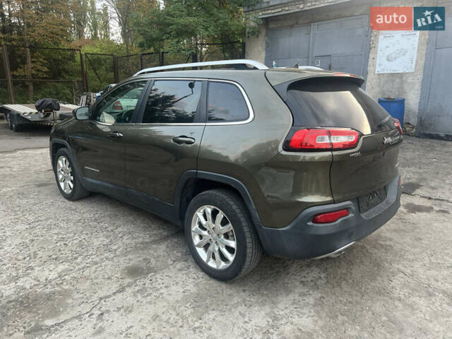 Джип Чероки 2014 в Каневе на Automoto.ua Зеленый Джип Чероки, объемом двигателя 2.36 л и пробегом 143 тыс. км за 13400 $, фото 2 на Automoto.ua