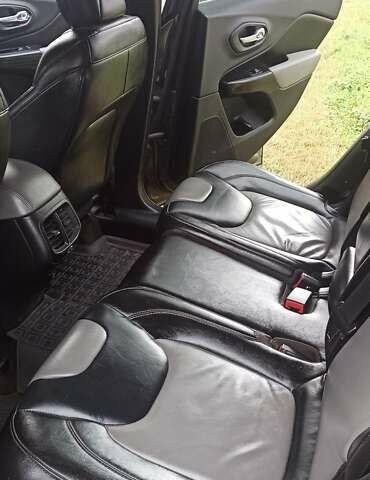 Зелений Джип Cherokee, об'ємом двигуна 2.36 л та пробігом 118 тис. км за 13750 $, фото 10 на Automoto.ua