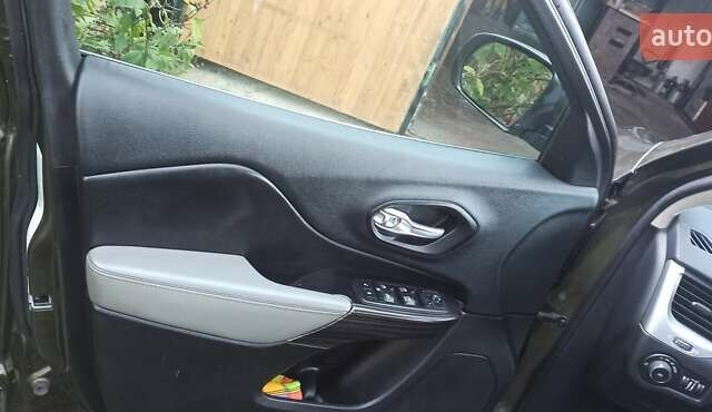 Зелений Джип Cherokee, об'ємом двигуна 2.36 л та пробігом 118 тис. км за 13750 $, фото 7 на Automoto.ua