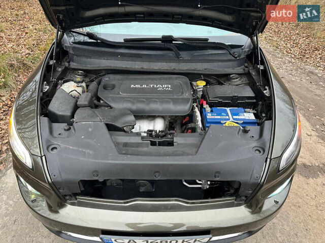 Зеленый Джип Чероки, объемом двигателя 2.36 л и пробегом 145 тыс. км за 12900 $, фото 5 на Automoto.ua