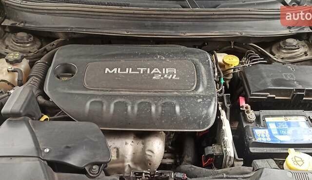 Зелений Джип Cherokee, об'ємом двигуна 2.36 л та пробігом 118 тис. км за 13750 $, фото 5 на Automoto.ua