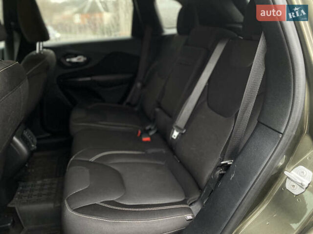 Зеленый Джип Чероки, объемом двигателя 2.36 л и пробегом 180 тыс. км за 13500 $, фото 16 на Automoto.ua