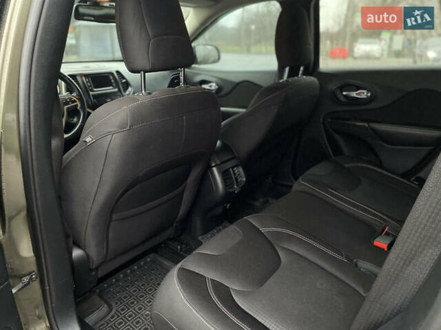 Зеленый Джип Чероки, объемом двигателя 2.36 л и пробегом 180 тыс. км за 13500 $, фото 15 на Automoto.ua