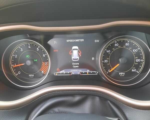 Зелений Джип Cherokee, об'ємом двигуна 3.24 л та пробігом 236 тис. км за 14800 $, фото 3 на Automoto.ua