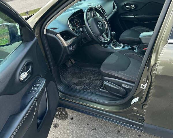 Зеленый Джип Чероки, объемом двигателя 2.36 л и пробегом 131 тыс. км за 14000 $, фото 8 на Automoto.ua