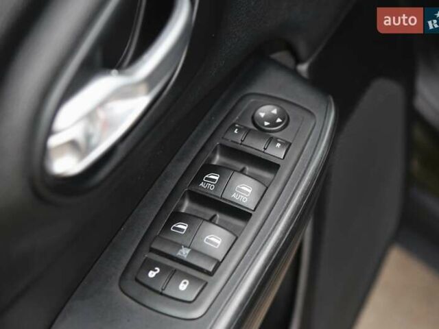 Зелений Джип Cherokee, об'ємом двигуна 2.36 л та пробігом 200 тис. км за 13500 $, фото 24 на Automoto.ua