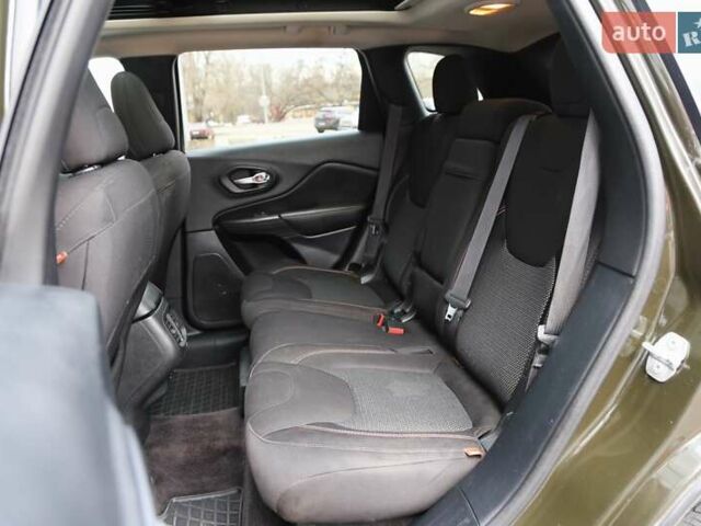 Зелений Джип Cherokee, об'ємом двигуна 2.36 л та пробігом 200 тис. км за 13500 $, фото 9 на Automoto.ua