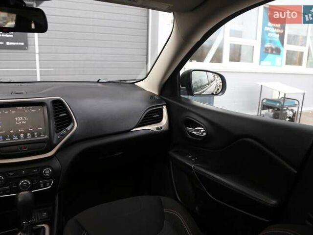 Зелений Джип Cherokee, об'ємом двигуна 2.36 л та пробігом 200 тис. км за 13500 $, фото 14 на Automoto.ua