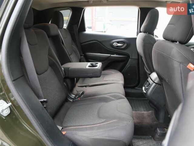 Зелений Джип Cherokee, об'ємом двигуна 2.36 л та пробігом 200 тис. км за 13500 $, фото 10 на Automoto.ua