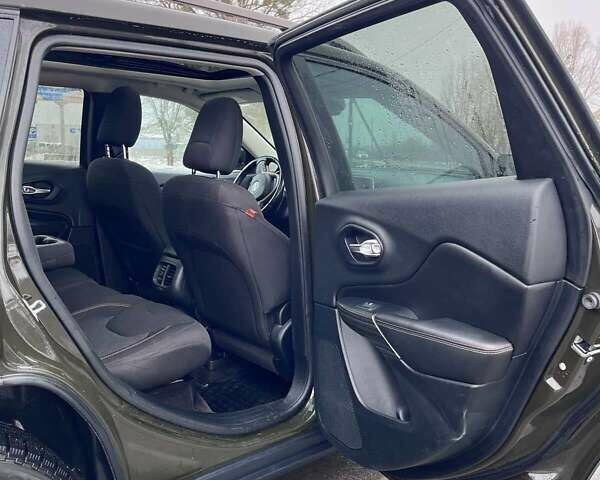 Зелений Джип Cherokee, об'ємом двигуна 2.36 л та пробігом 200 тис. км за 14000 $, фото 11 на Automoto.ua