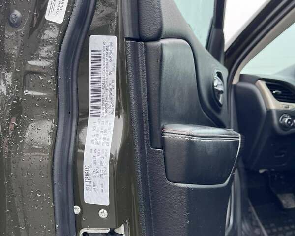 Зелений Джип Cherokee, об'ємом двигуна 2.36 л та пробігом 200 тис. км за 14000 $, фото 7 на Automoto.ua