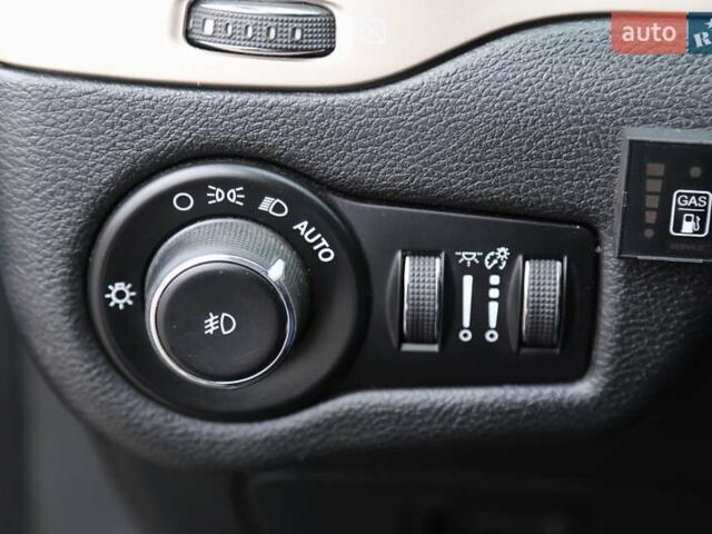 Зелений Джип Cherokee, об'ємом двигуна 2.36 л та пробігом 200 тис. км за 13500 $, фото 23 на Automoto.ua