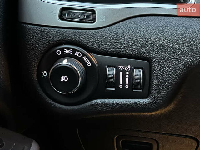 Зелений Джип Cherokee, об'ємом двигуна 2.36 л та пробігом 118 тис. км за 17999 $, фото 15 на Automoto.ua