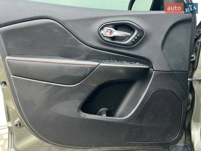 Зеленый Джип Чероки, объемом двигателя 3.2 л и пробегом 93 тыс. км за 21990 $, фото 14 на Automoto.ua