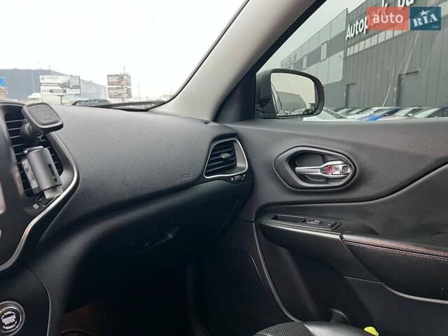 Зеленый Джип Чероки, объемом двигателя 3.2 л и пробегом 93 тыс. км за 21990 $, фото 32 на Automoto.ua