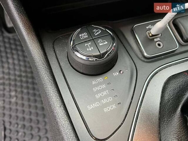 Зеленый Джип Чероки, объемом двигателя 3.2 л и пробегом 93 тыс. км за 21990 $, фото 30 на Automoto.ua