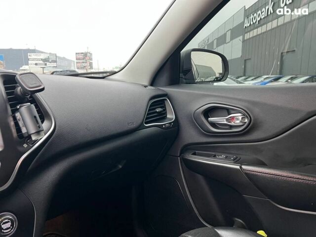 Зеленый Джип Чероки, объемом двигателя 3.2 л и пробегом 93 тыс. км за 21990 $, фото 32 на Automoto.ua