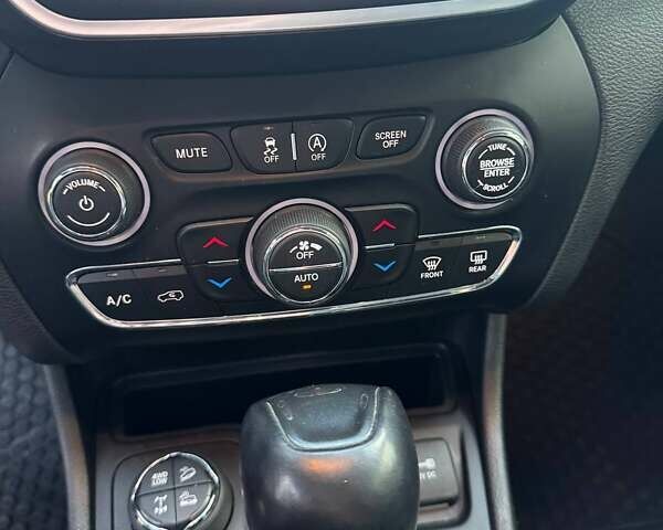 Зелений Джип Cherokee, об'ємом двигуна 3.24 л та пробігом 92 тис. км за 21400 $, фото 23 на Automoto.ua