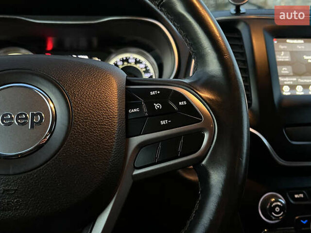 Зелений Джип Cherokee, об'ємом двигуна 2.36 л та пробігом 118 тис. км за 17999 $, фото 14 на Automoto.ua