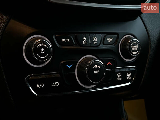 Зелений Джип Cherokee, об'ємом двигуна 2.36 л та пробігом 118 тис. км за 17999 $, фото 11 на Automoto.ua