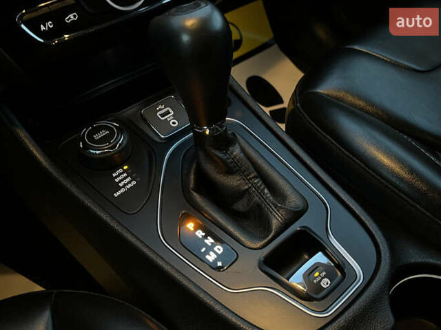 Зелений Джип Cherokee, об'ємом двигуна 2.36 л та пробігом 118 тис. км за 17999 $, фото 12 на Automoto.ua