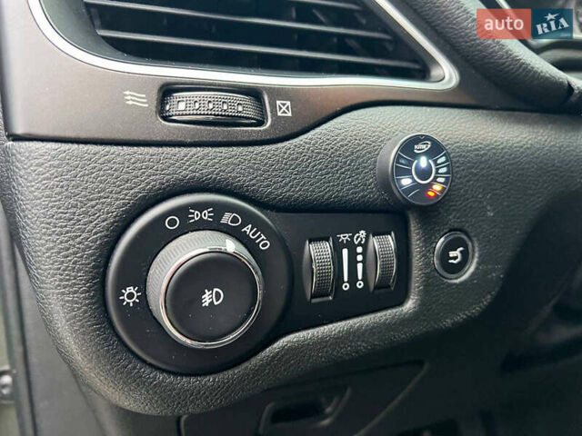 Зеленый Джип Чероки, объемом двигателя 3.2 л и пробегом 93 тыс. км за 21990 $, фото 19 на Automoto.ua