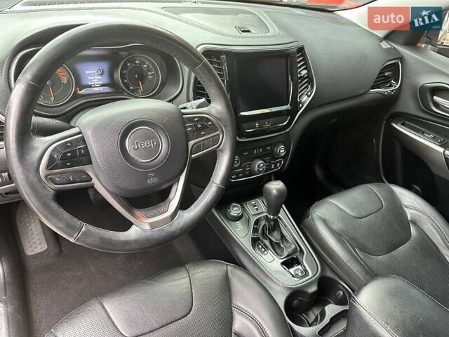 Джип Cherokee 2019 у Полтаві на Automoto.ua Зелений Джип Cherokee, об'ємом двигуна 3.24 л та пробігом 128 тис. км за 17500 $, фото 11 на Automoto.ua