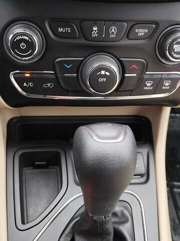 Зеленый Джип Чероки, объемом двигателя 2.36 л и пробегом 42 тыс. км за 17750 $, фото 6 на Automoto.ua