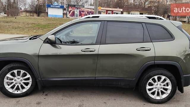 Зеленый Джип Чероки, объемом двигателя 2.36 л и пробегом 42 тыс. км за 17750 $, фото 1 на Automoto.ua