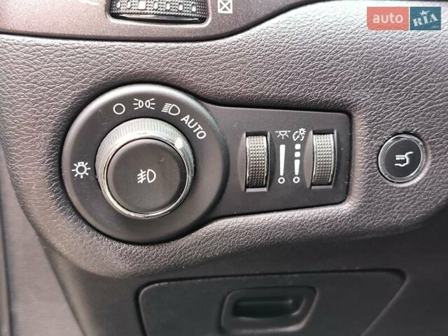 Зеленый Джип Чероки, объемом двигателя 3.24 л и пробегом 83 тыс. км за 19490 $, фото 19 на Automoto.ua