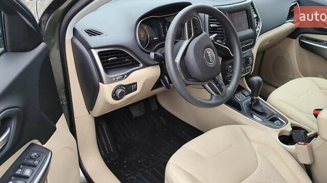 Зеленый Джип Чероки, объемом двигателя 2.36 л и пробегом 42 тыс. км за 17750 $, фото 3 на Automoto.ua