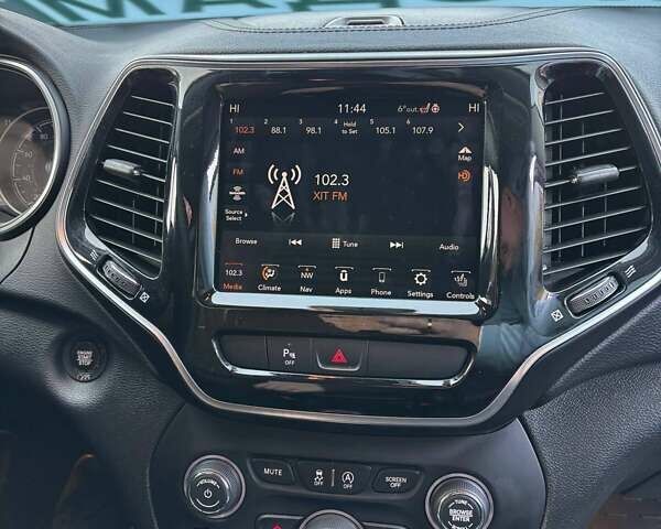 Джип Cherokee 2019 у Полтаві на Automoto.ua Зелений Джип Cherokee, об'ємом двигуна 3.24 л та пробігом 128 тис. км за 17500 $, фото 7 на Automoto.ua