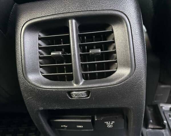 Джип Cherokee 2019 у Полтаві на Automoto.ua Зелений Джип Cherokee, об'ємом двигуна 3.24 л та пробігом 128 тис. км за 17500 $, фото 14 на Automoto.ua