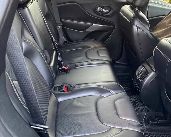 Джип Cherokee 2019 у Полтаві на Automoto.ua Зелений Джип Cherokee, об'ємом двигуна 3.24 л та пробігом 128 тис. км за 17500 $, фото 13 на Automoto.ua