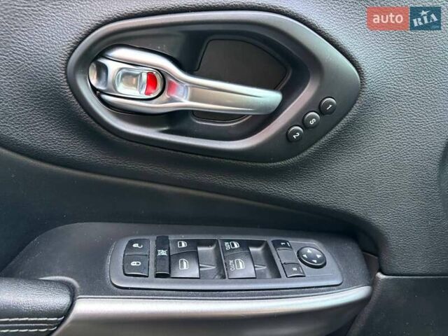 Джип Cherokee 2019 у Полтаві на Automoto.ua Зелений Джип Cherokee, об'ємом двигуна 3.24 л та пробігом 128 тис. км за 17500 $, фото 18 на Automoto.ua