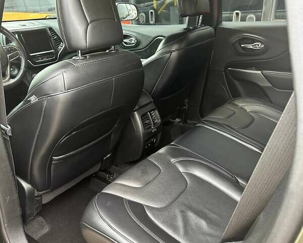 Джип Cherokee 2019 у Полтаві на Automoto.ua Зелений Джип Cherokee, об'ємом двигуна 3.24 л та пробігом 128 тис. км за 17500 $, фото 12 на Automoto.ua