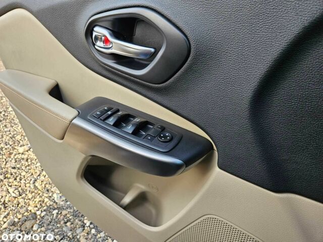 Зелений Джип Cherokee, об'ємом двигуна 0 л та пробігом 73 тис. км за 9399 $, фото 13 на Automoto.ua