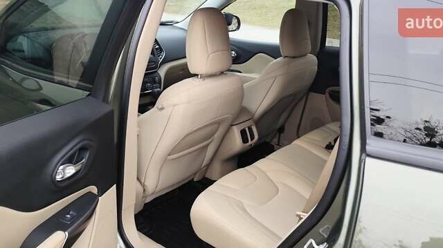 Зеленый Джип Чероки, объемом двигателя 2.36 л и пробегом 42 тыс. км за 17750 $, фото 4 на Automoto.ua