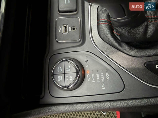 Зелений Джип Cherokee, об'ємом двигуна 3.24 л та пробігом 124 тис. км за 19900 $, фото 25 на Automoto.ua